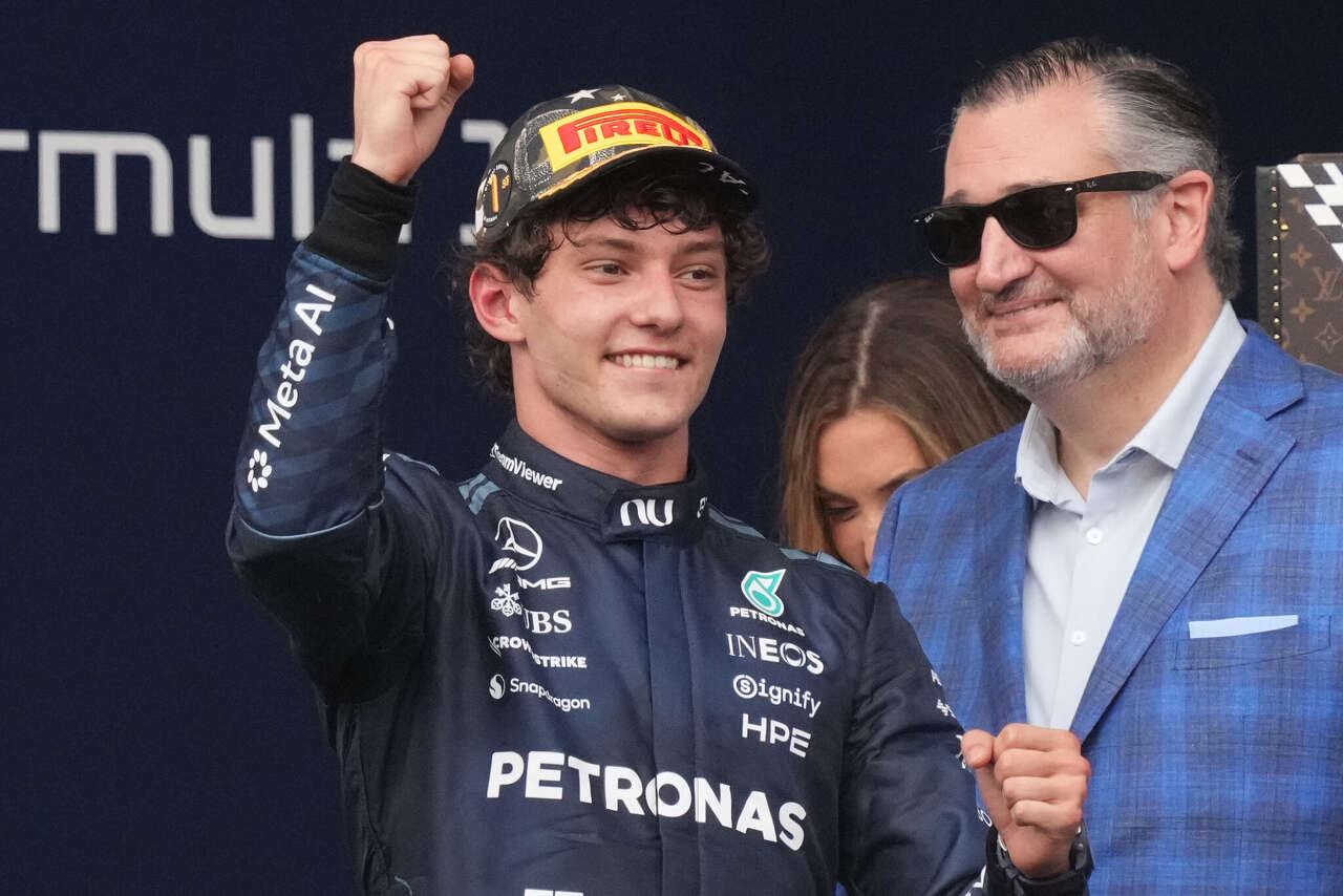 F1 fans boo Ted Cruz, question Sophie Cunningham's Austin appearance