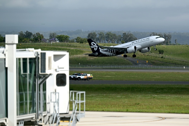 First international flight takes off from new Sydney airport