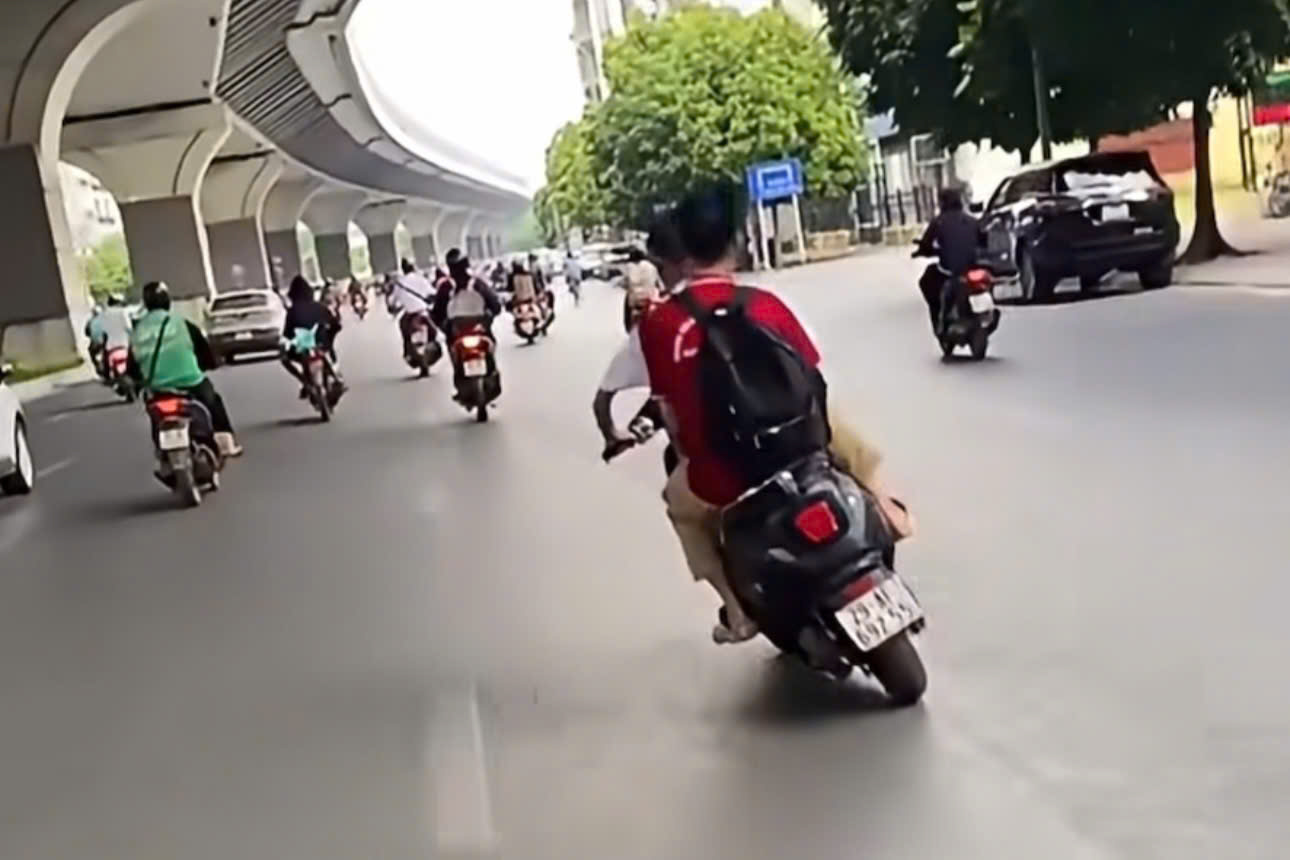 Con lái xe lạng lách trên đường ở Hà Nội, mẹ bị phạt 9 triệu đồng