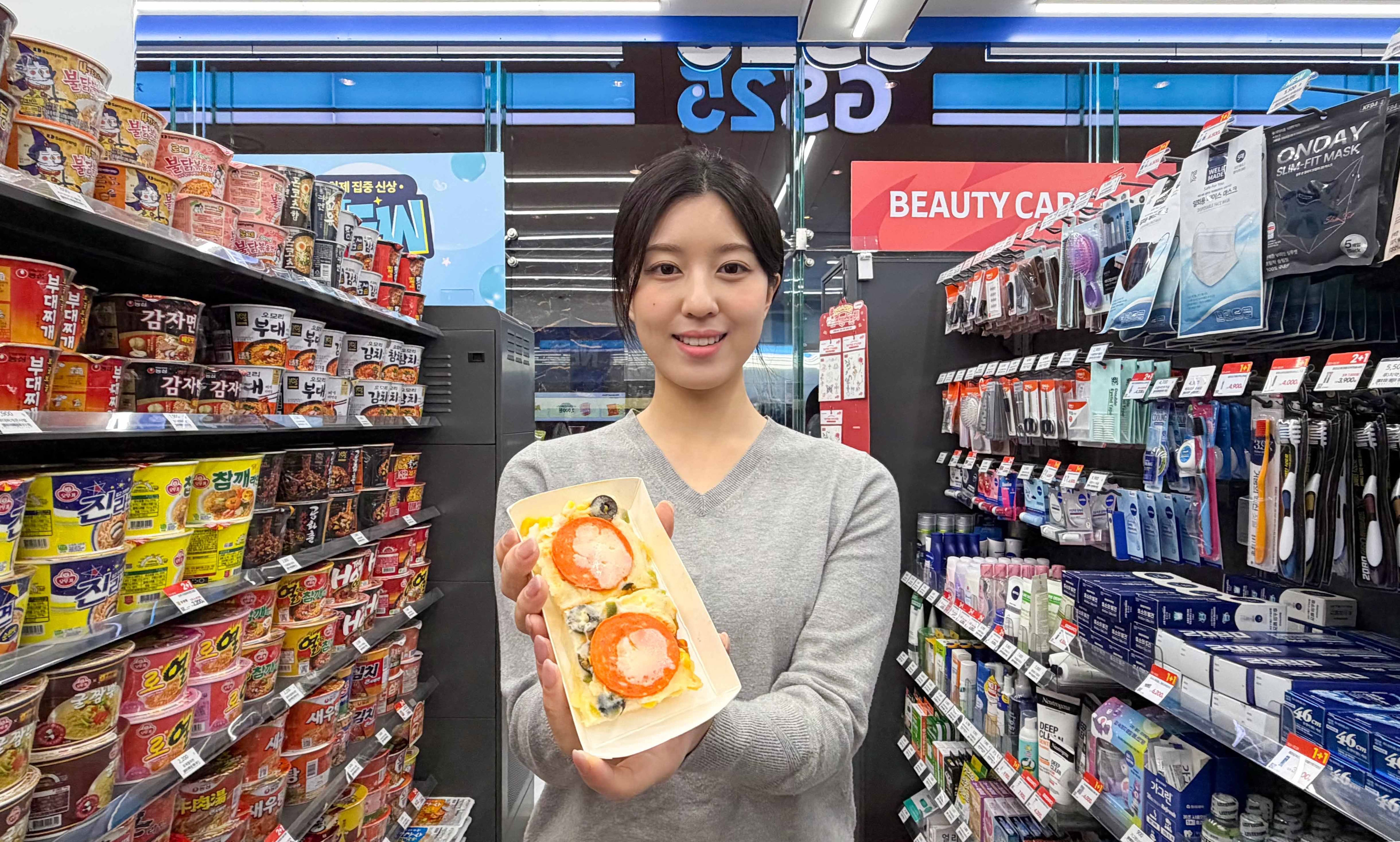 Unconventional rice cakes dominate convenience store shelves