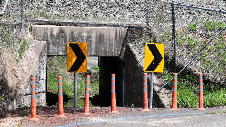What does a road sign with a right or left-pointing chevron mean?