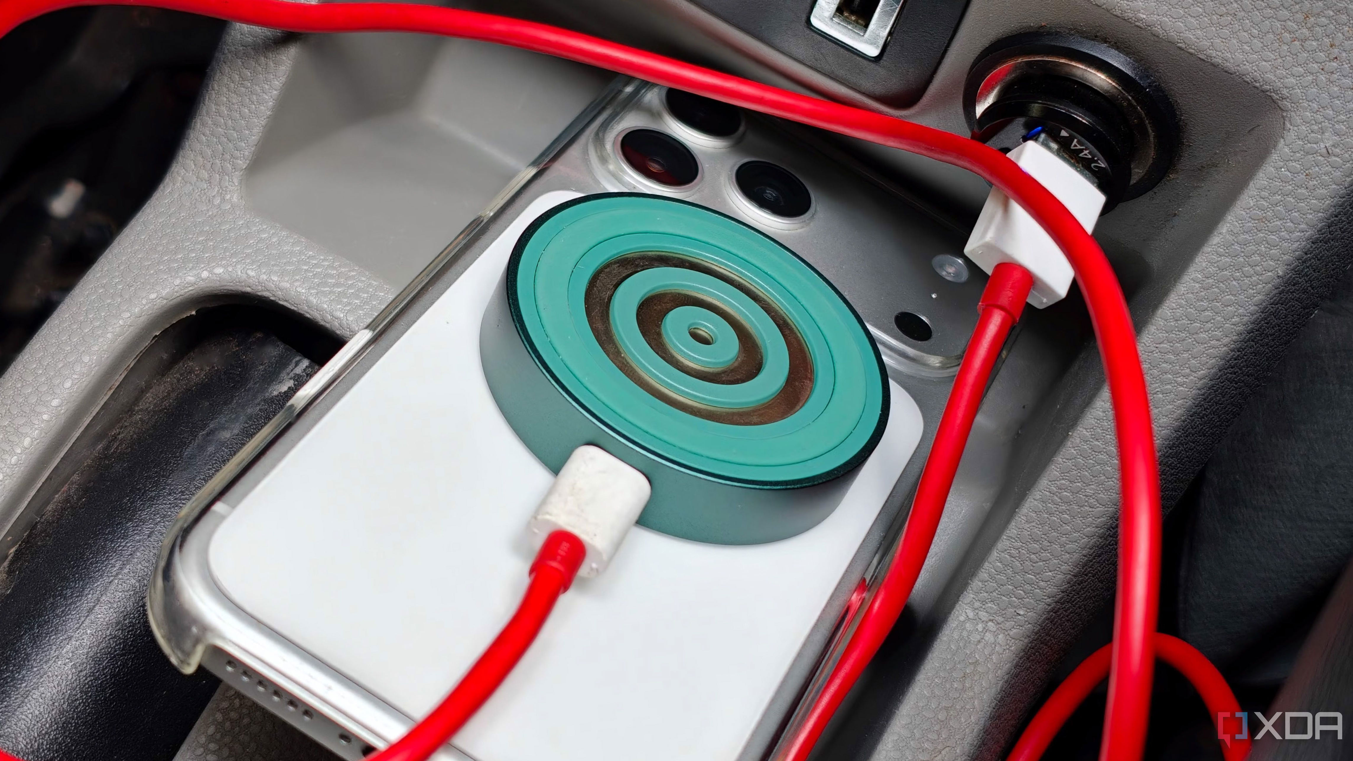 I put a $20 USB hub in my car, and now my dash cam, phone, and Android ...