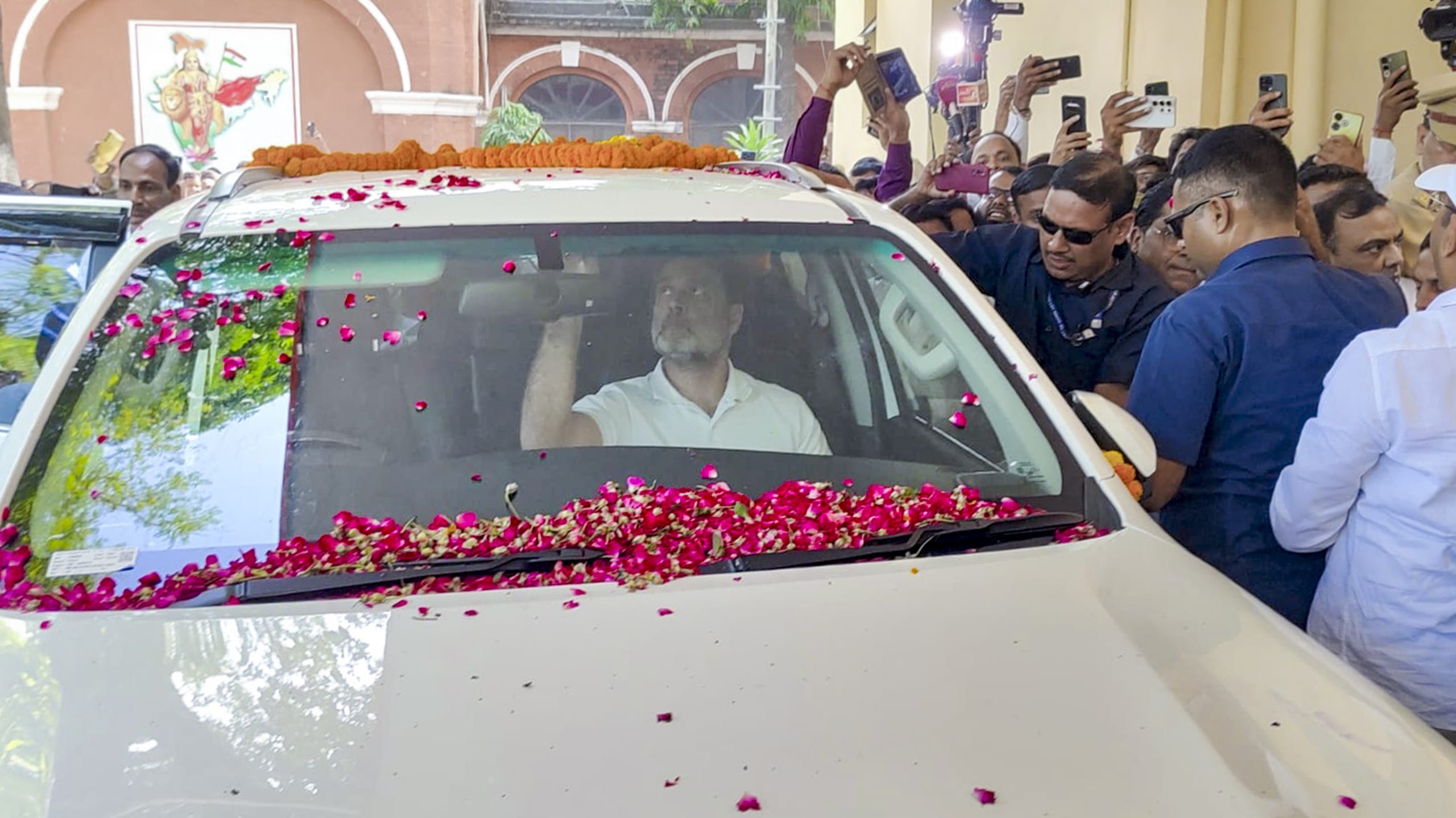 Court acquits Rahul Gandhi in BJP leader's defamation case over calling ...
