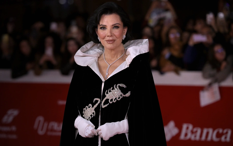 Kris Jenner debuts Elizabeth Taylor's Scorpio cape in Rome