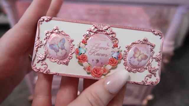 Flower Knows makeup review of packaging and product quality