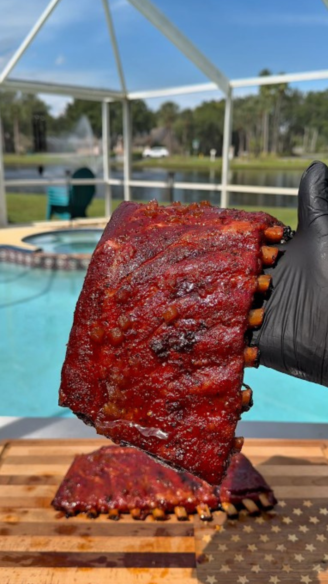Smoked ribs with apple and bacon