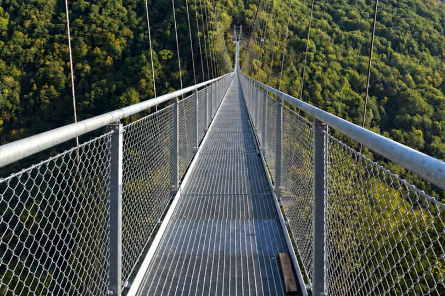 Inaugurato sul Lago di Como il ponte pedonale più alto d’Europa ...