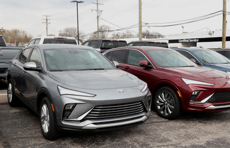 Here are 5 reasons why a $1,000 car payment is a bad idea