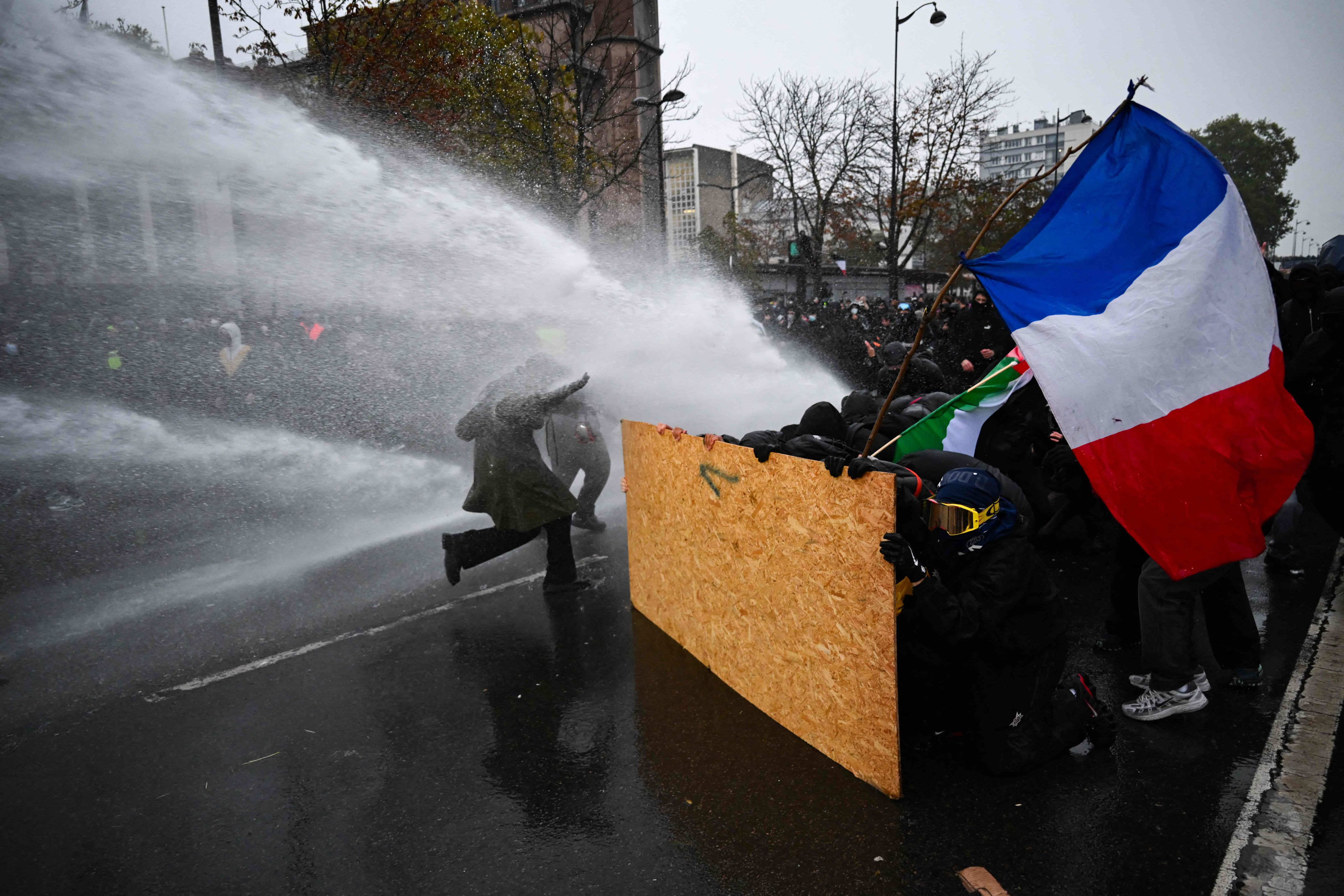 France's pension crisis requires 220 trillion won annual injection