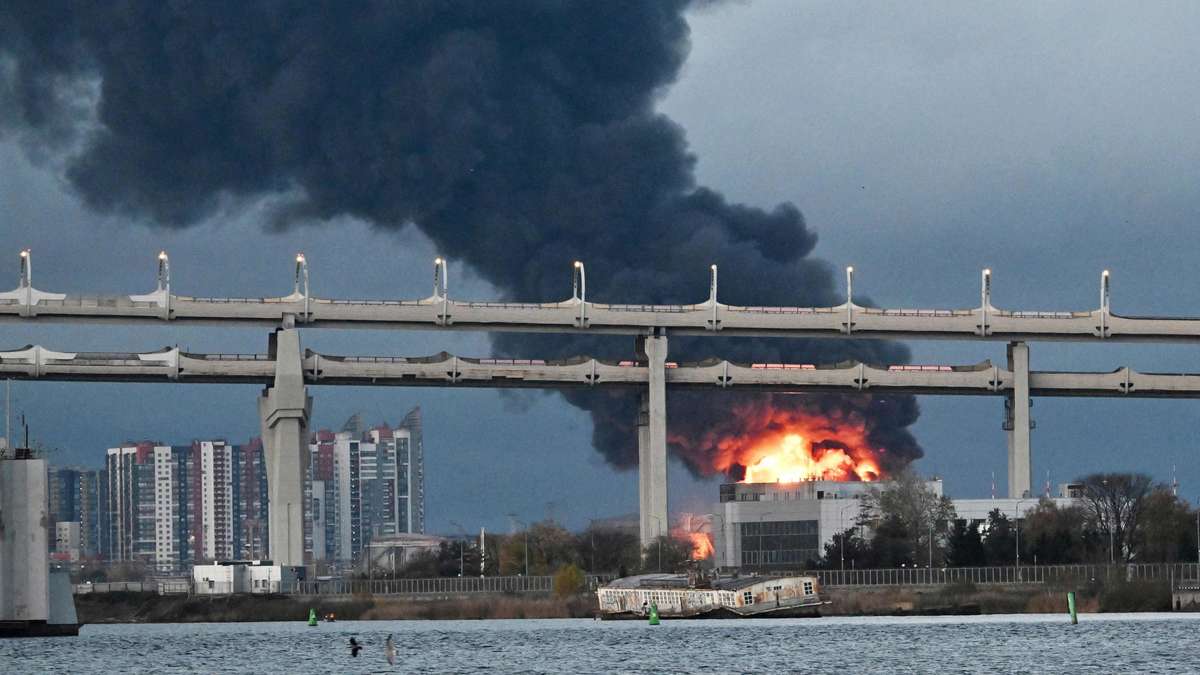 Ukraine-Krieg aktuell: Tote und Verletzte nach Angriff – Drohnentrümmer ...