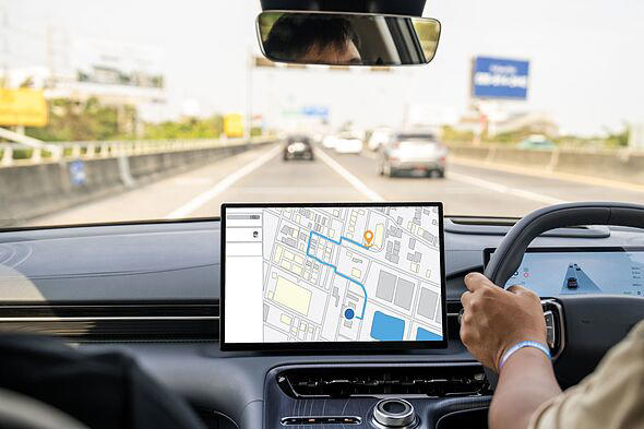 Police settle debate on using Google Maps while driving