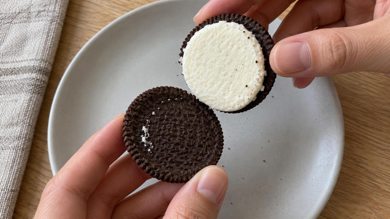 Why Oreo filling usually stays on one side when twisted apart