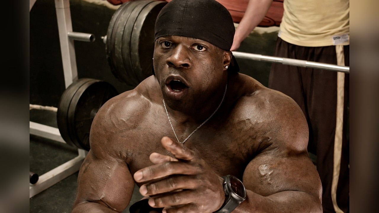 Kali Muscle bench presses 545 lb during a workout