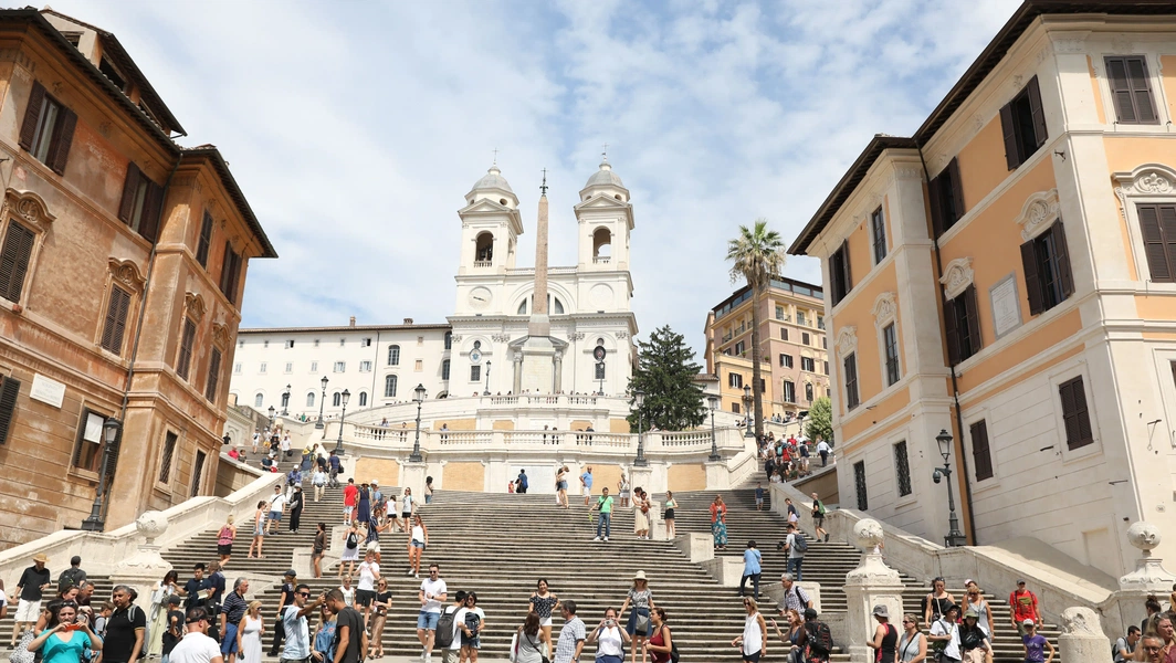 4 unique fines and customs in Italy