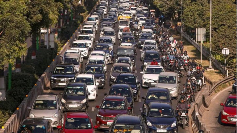 Delhi pollution control measures: Non-BS-VI vehicles may face entry ban ...