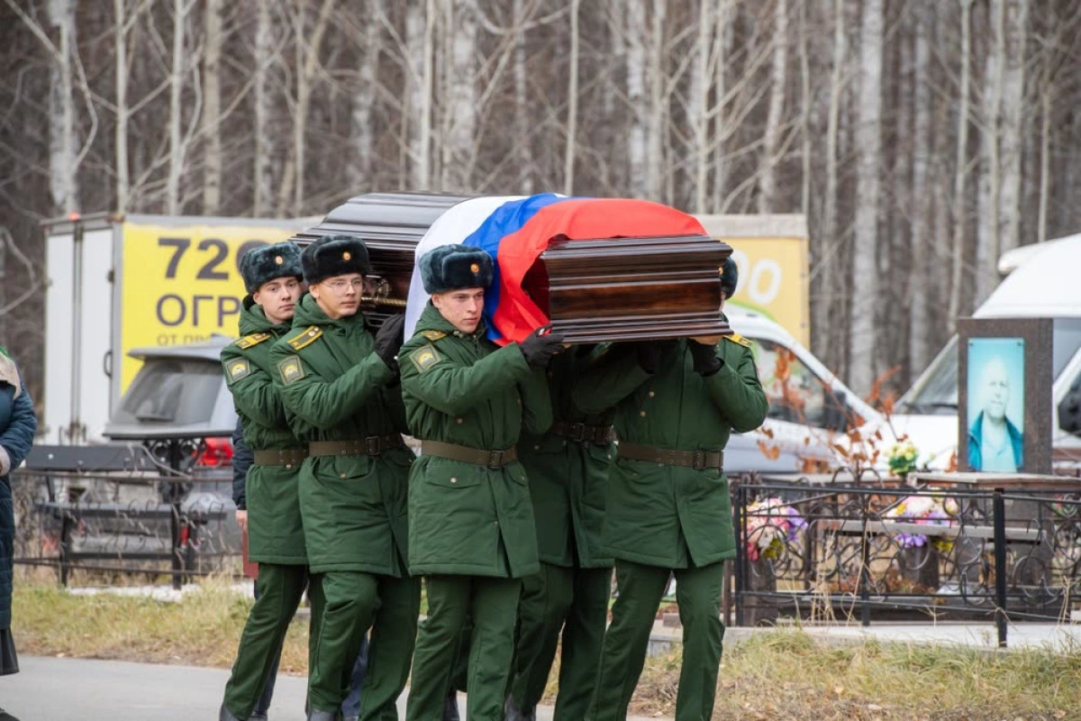 Russian troops hide among deceased soldiers to evade drones