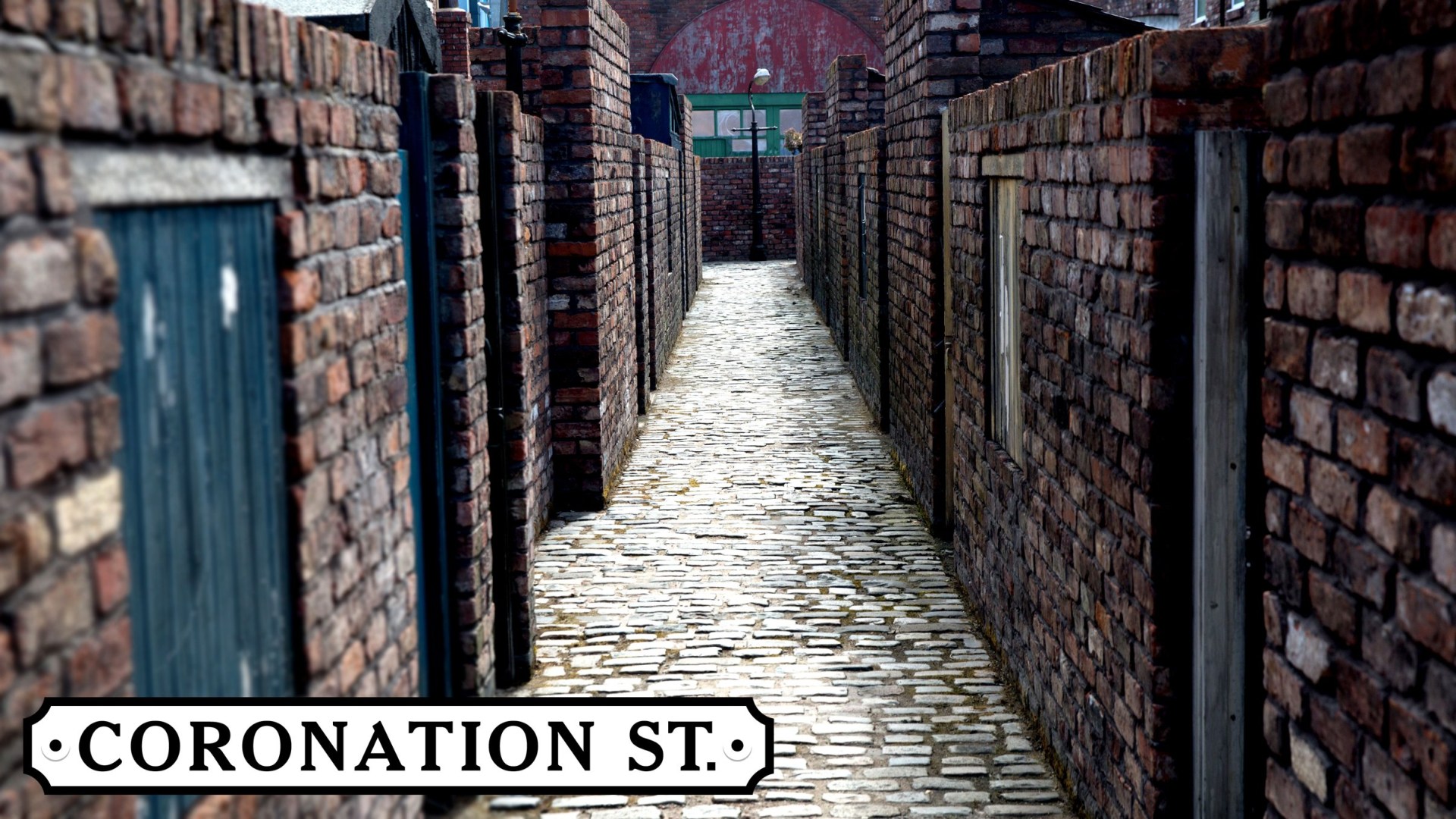 Coronation Street star brands Emmerdale cast as 'council estate ...