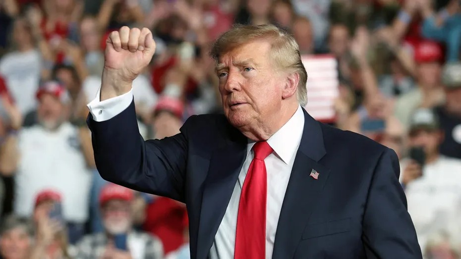 Donald Trump begrüßt Audis riesige US-Fabrik - 200.000 Autos jährlich ...
