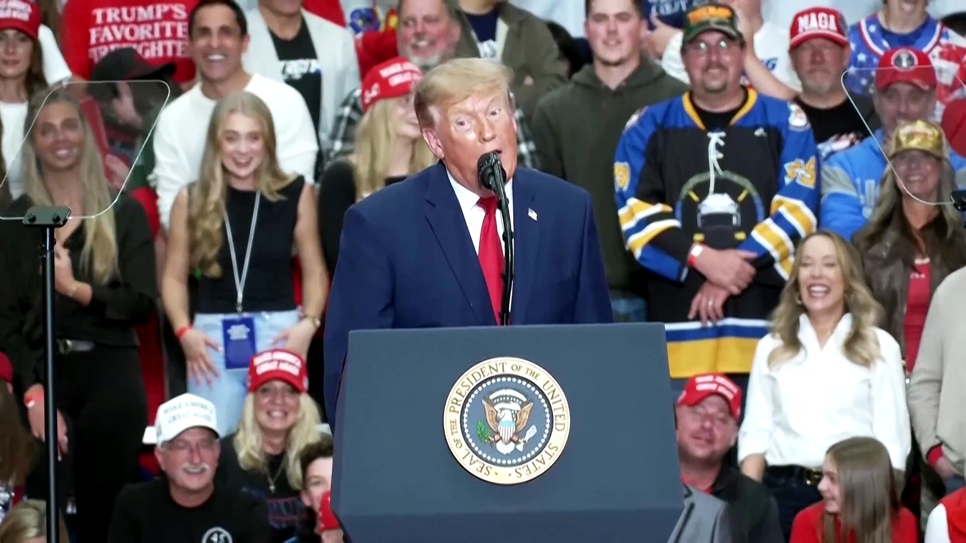 US: Nicki Minaj endorses Trump at Michigan Republican rally