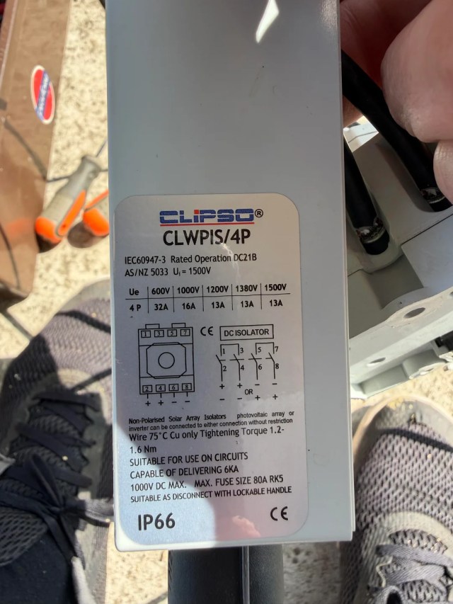 UK installer flags two problems with cheap solar switch: cramped wiring ...