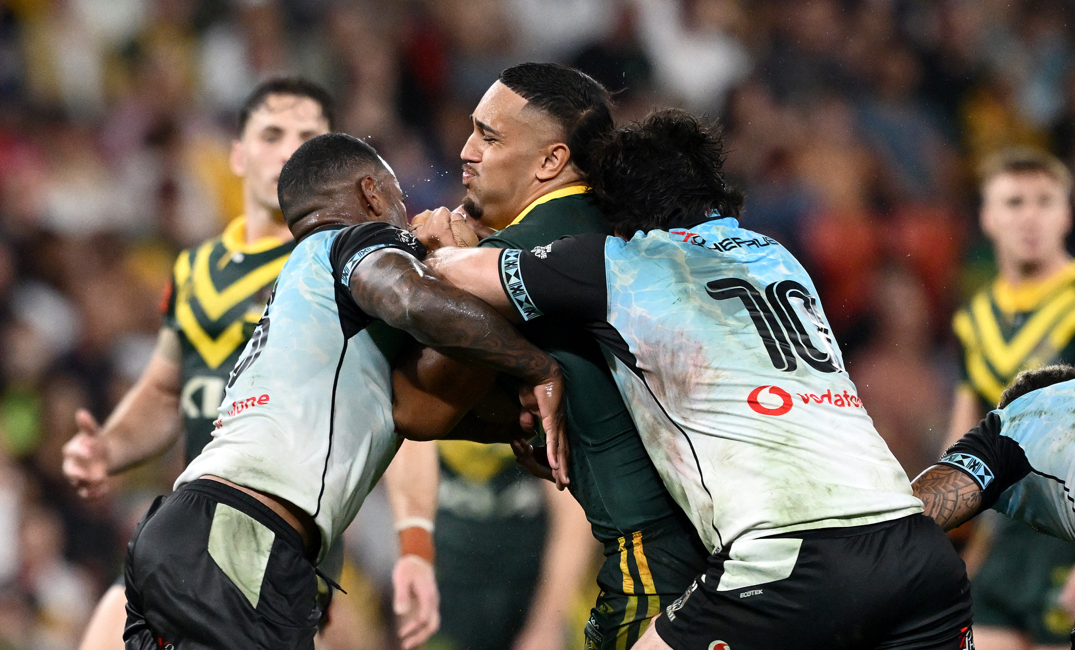 Calls for immediate Latrell Mitchell move as Kevin Walters urged to act ...