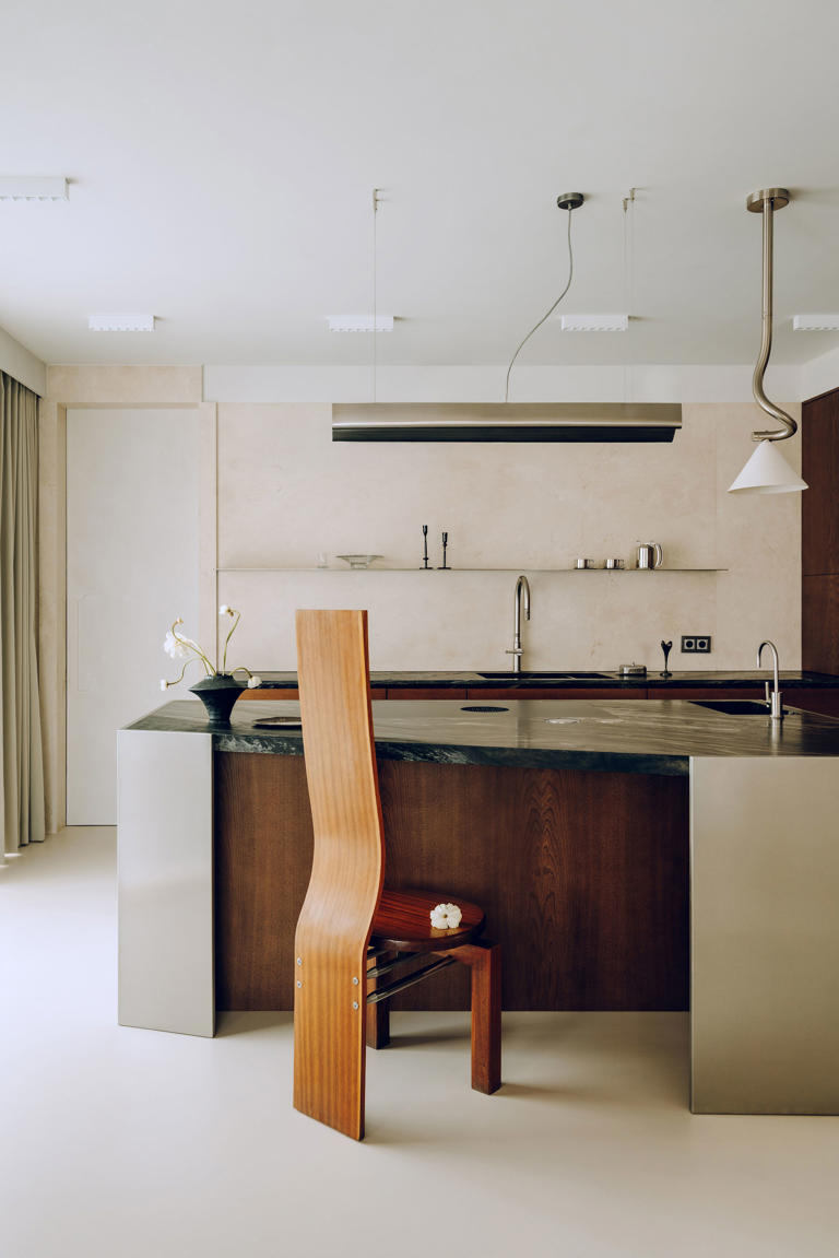 Dans cet appartement contemporain, le luxe se niche dans les détails ...
