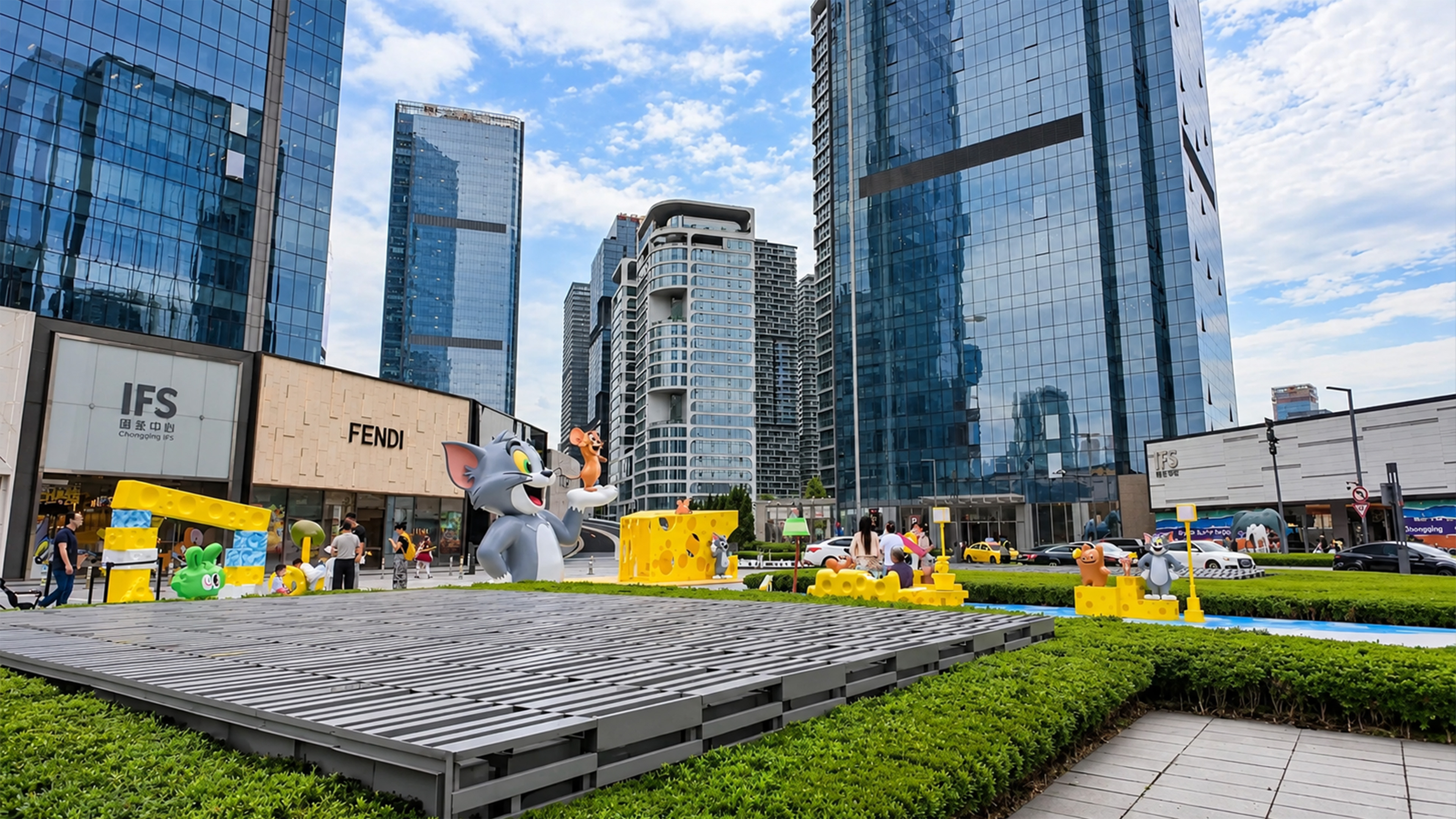 Giant Tom and Jerry statues appear outside China's luxury mall