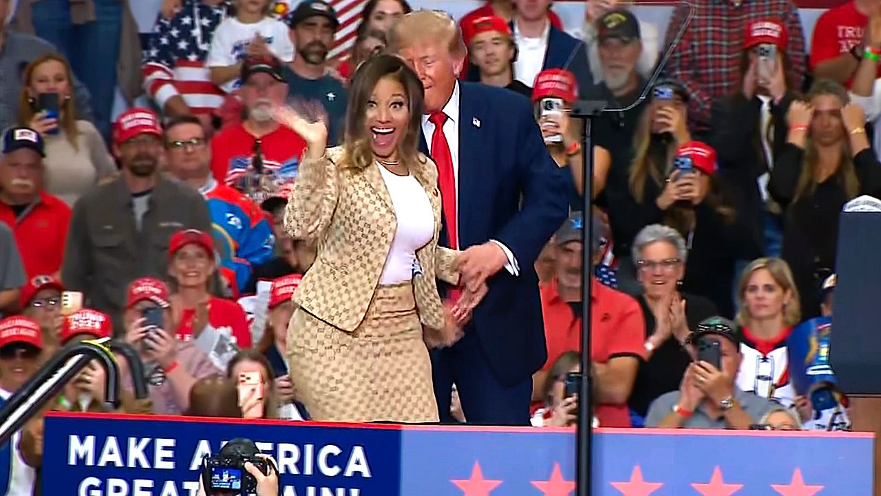Trump praises Nicki Minaj's body at Michigan rally