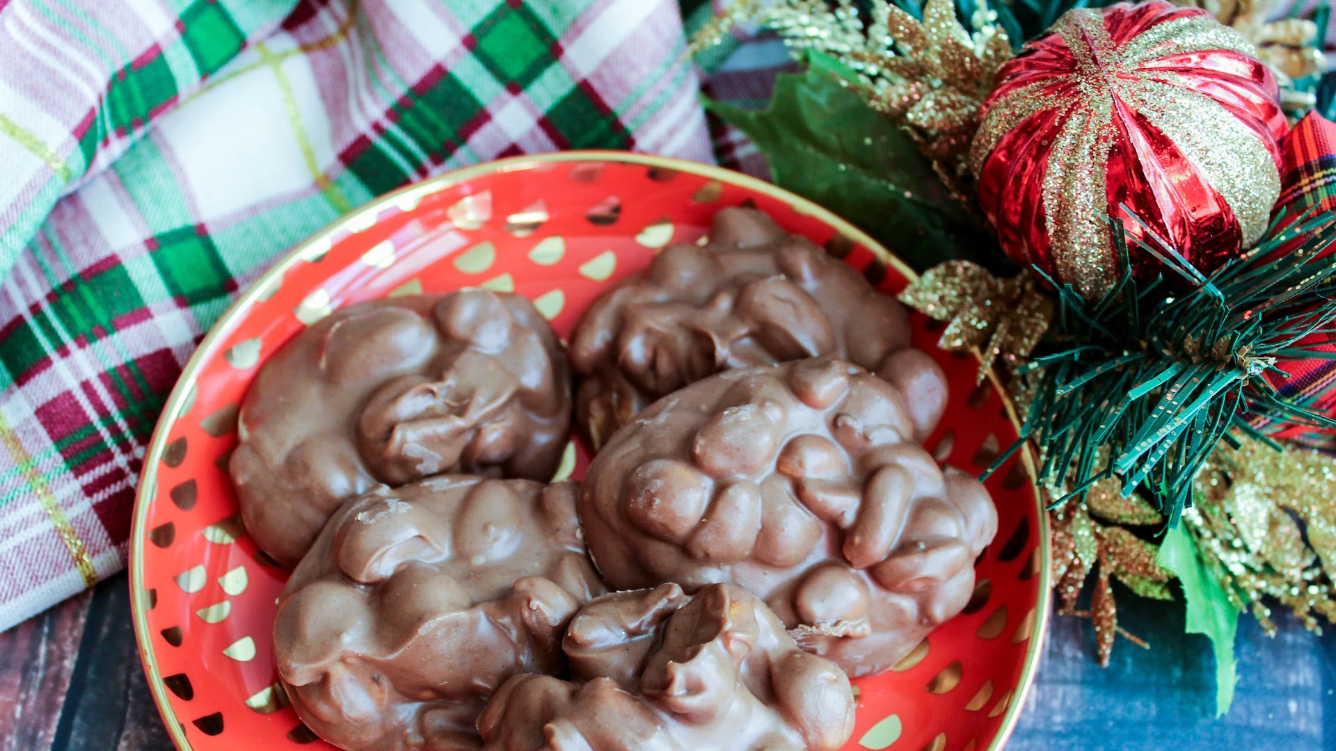 This super easy candy recipe is delicious - Crock Pot Christmas Crack