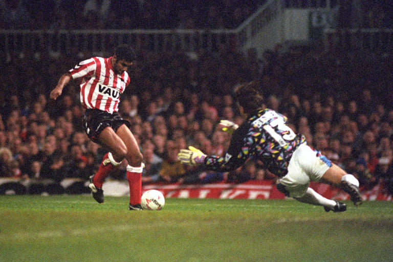 OTD (26/10/1993): Keeper wins cup-tie for Villa at Roker