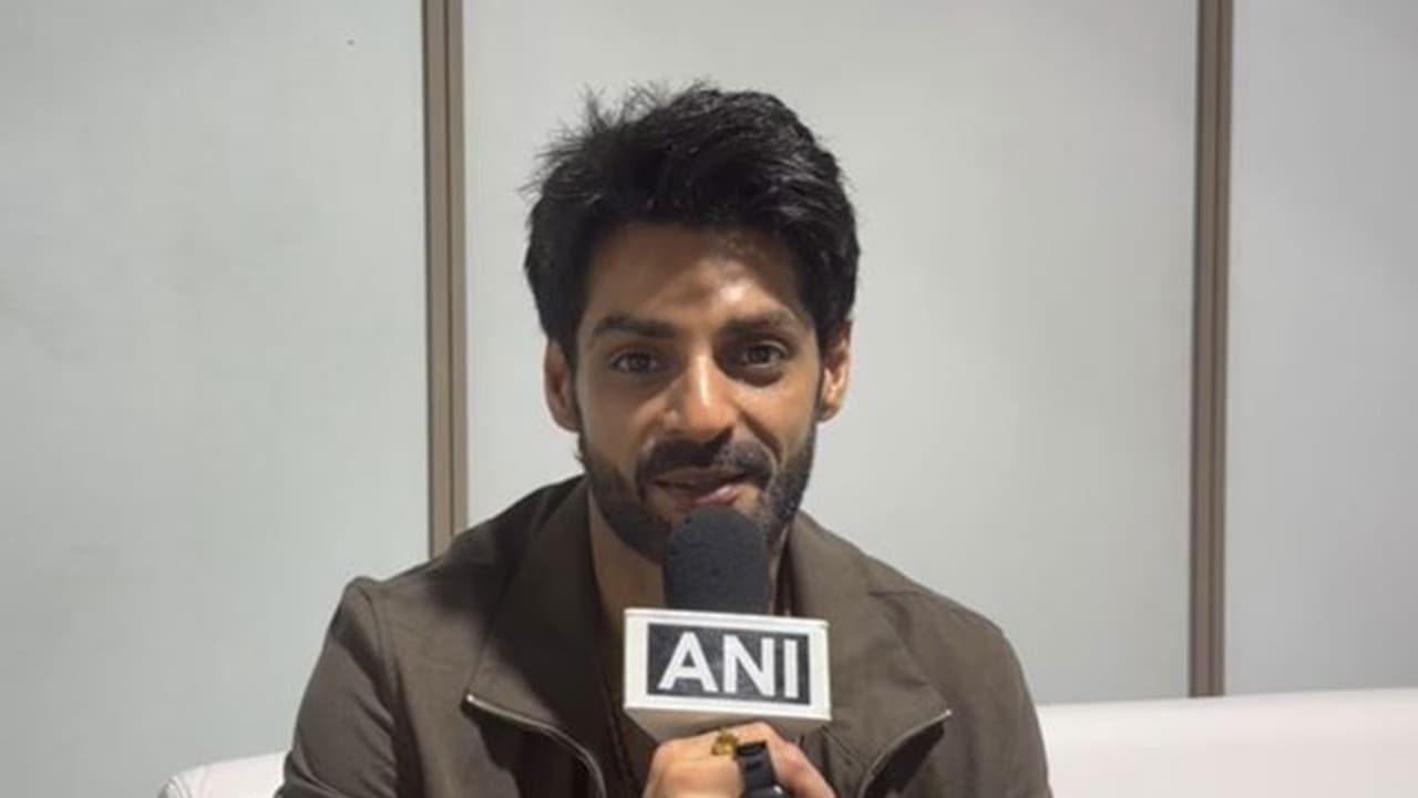 Karan Wahi Labels Carrot-Fit Denims A Big No At Nykaaland Festival