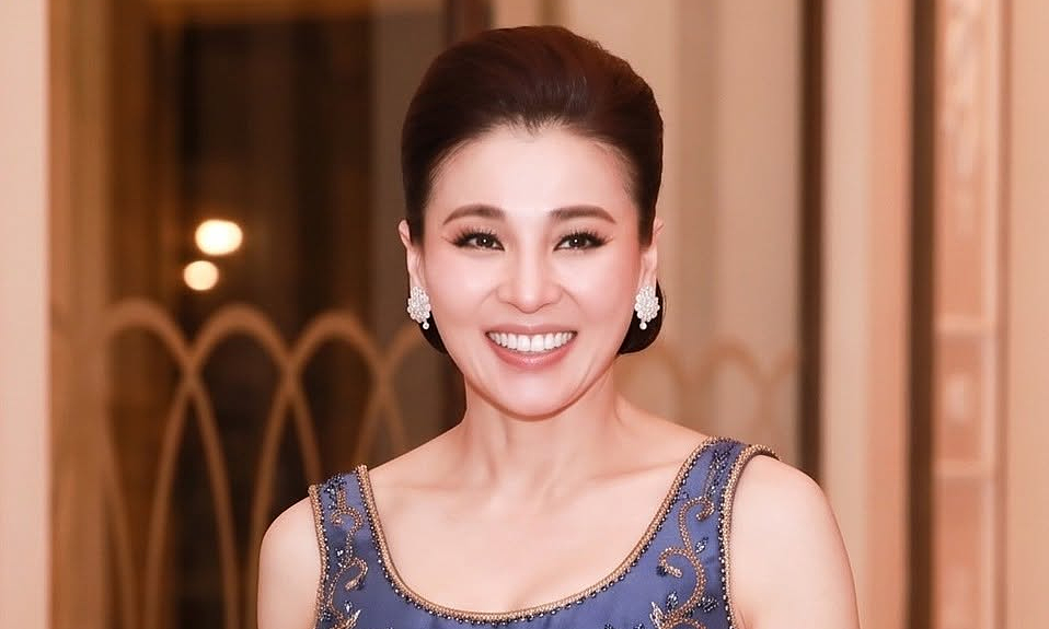 Meet Thailand's Queen Suthida, the world's first reigning queen to fly ...