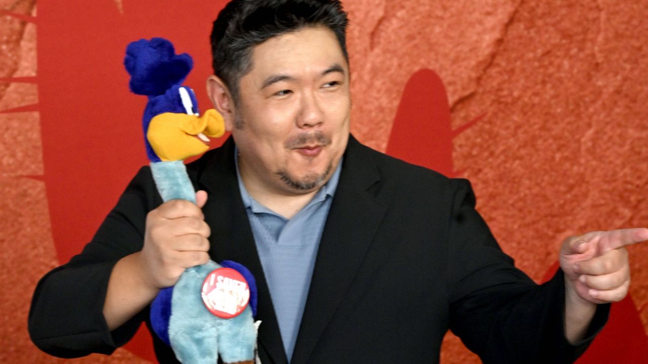 Looney Tunes voice actor Eric Bauza, the voice of Bugs Bunny and Daffy ...