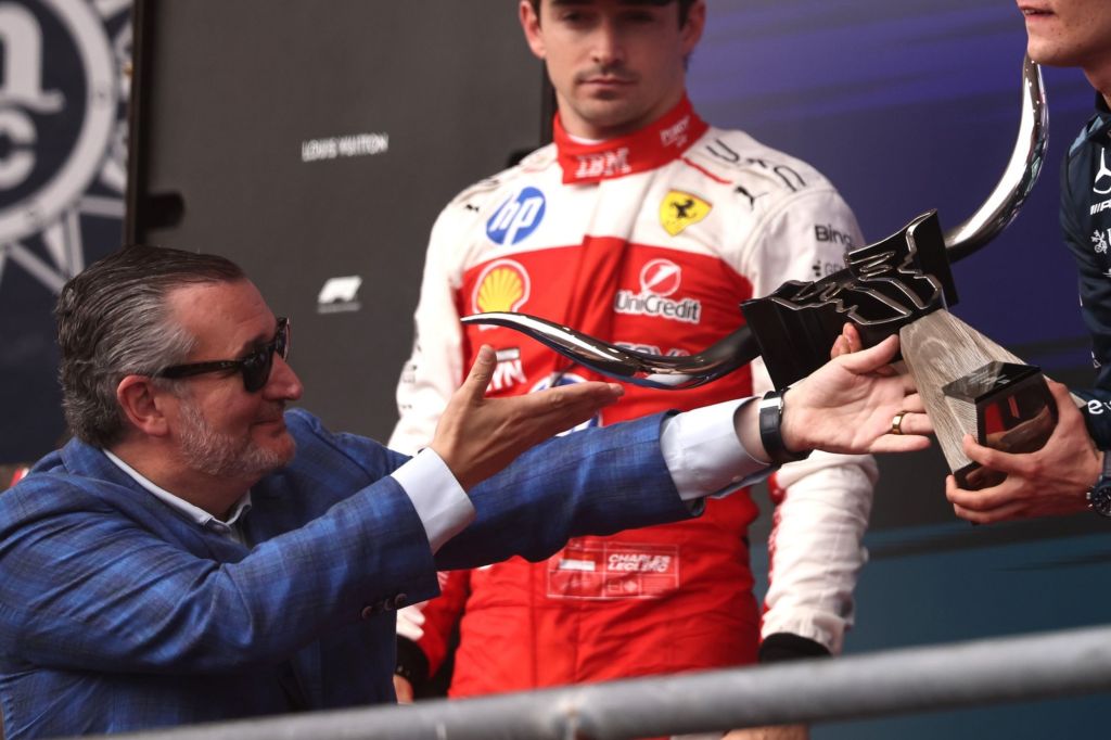 Ted Cruz booed by F1 crowd in Texas