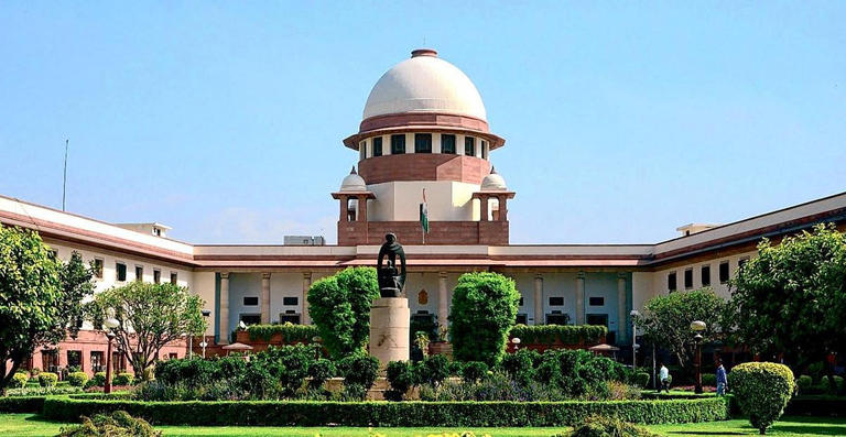 SC issues notice to EC on Maharashtra SIR plea, declines to halt voter roll revision