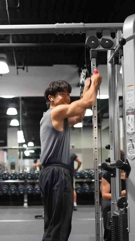 Cross-body cable tricep extension: Form and technique breakdown