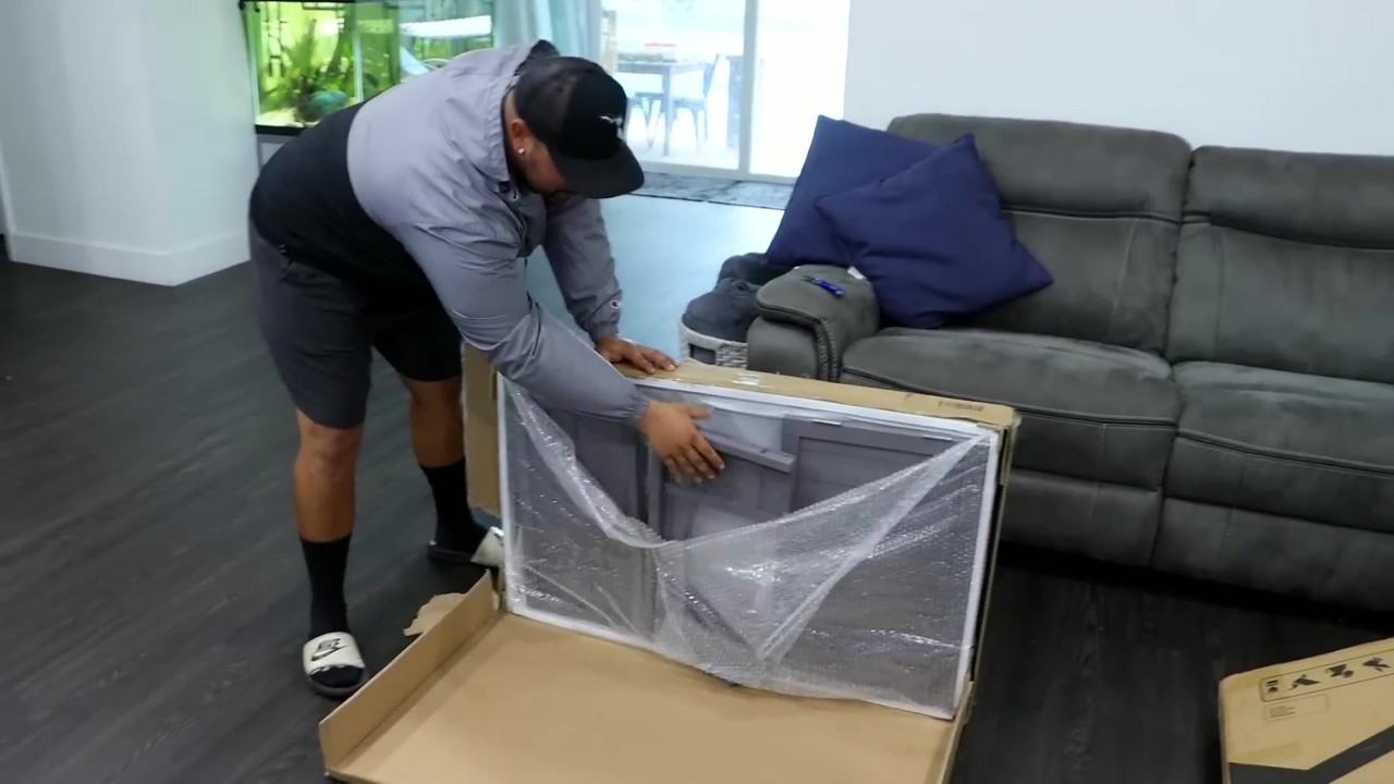 Joey Slay Em builds an Aivituvin patio enclosure for baby birds