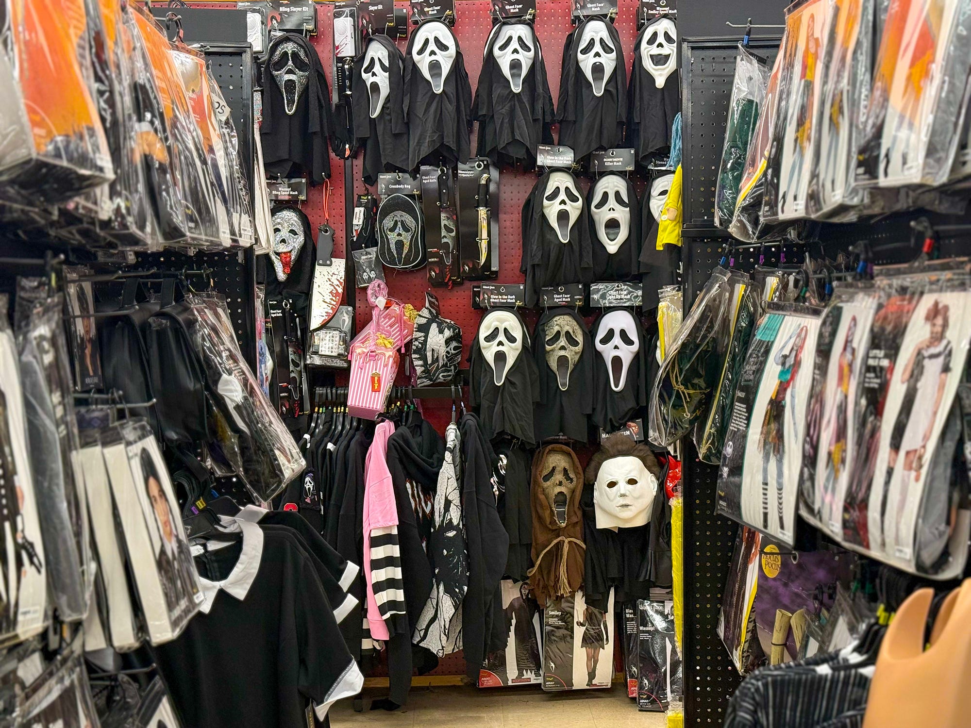 What time does Spirit Halloween close? See Arizona store hours