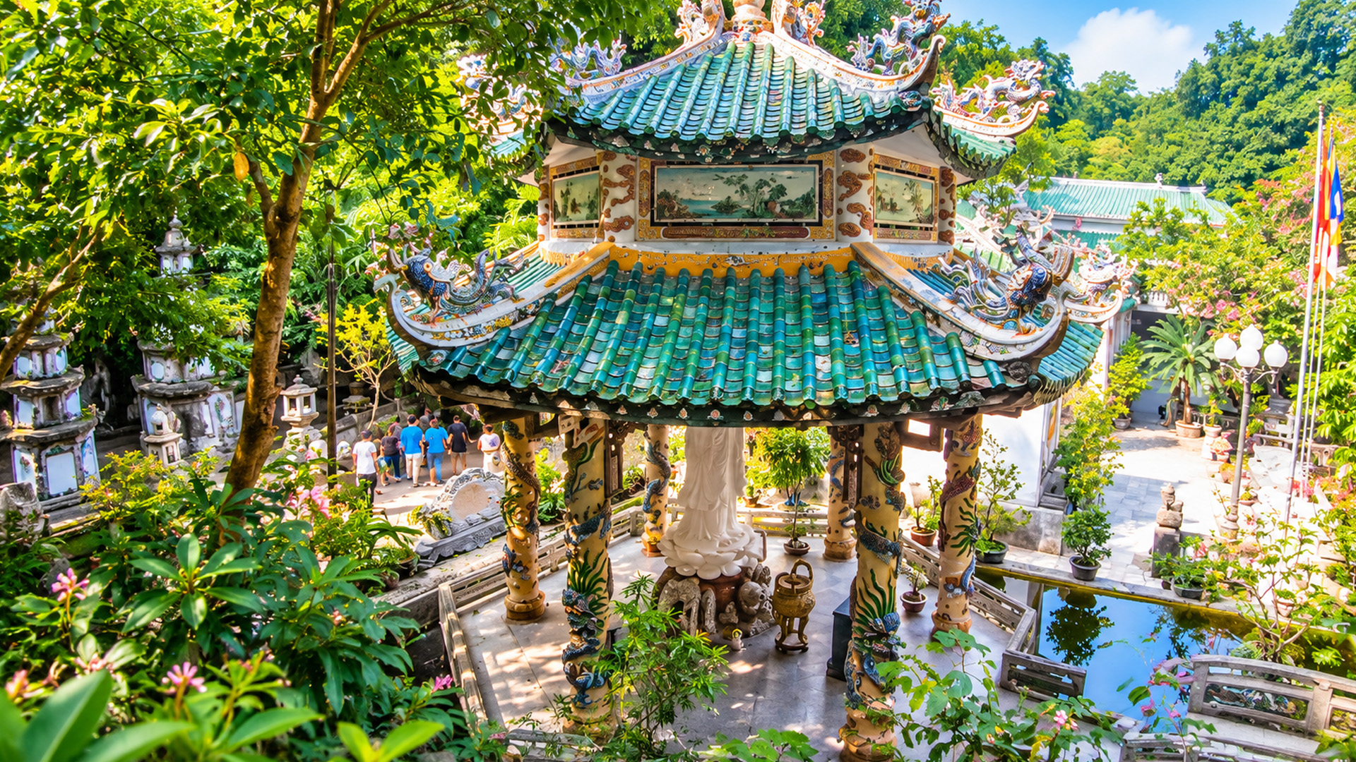 What can you find inside Da Nang’s Marble Mountains?