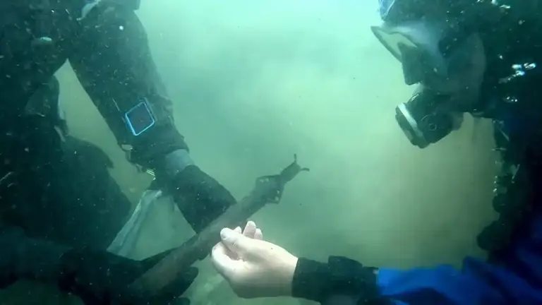 Divers pulled a sword from the age of Ramesses II out of volcanic lake ...