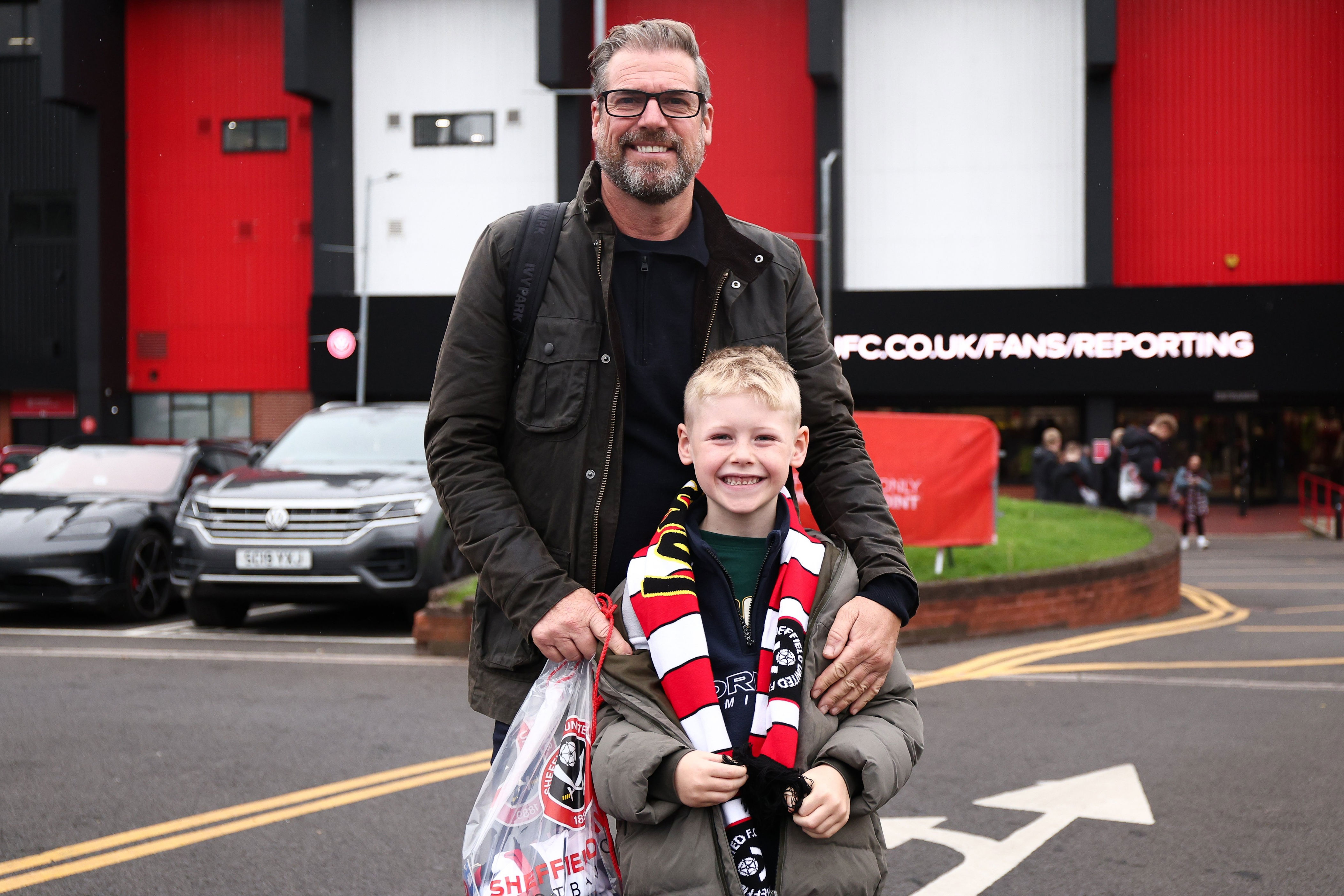 Sheffield United fans pictured as 26,000 watch Blades held to draw by ...