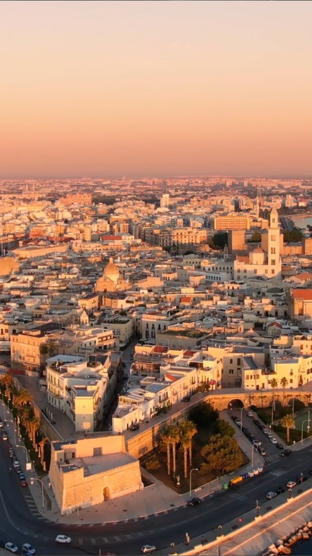 Bari, Apulia: dron odkrywa zachwycające włoskie miasto nad Adriatykiem