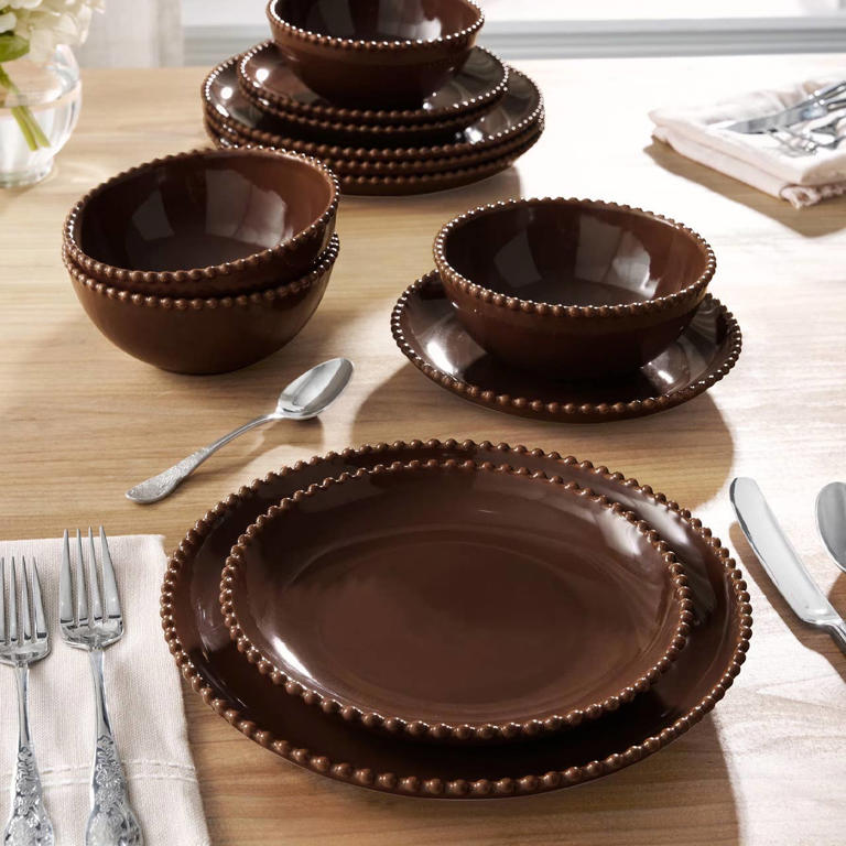 The Pioneer Woman’s trendy 12-piece chocolate dinnerware set adds a ...