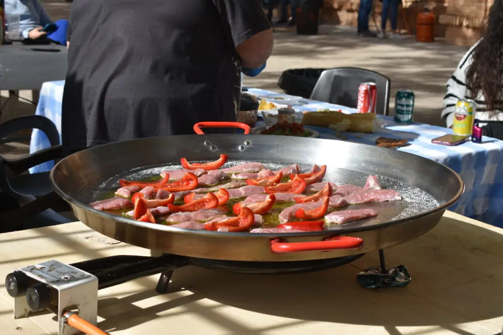 Doce grupos participan en el primer concurso de paellas de Quintanar de ...