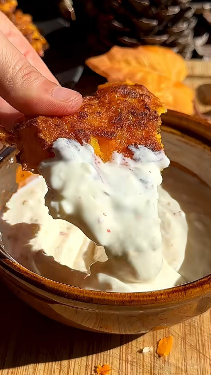 Easy crispy pumpkin hash browns with potato and garlic yogurt dip
