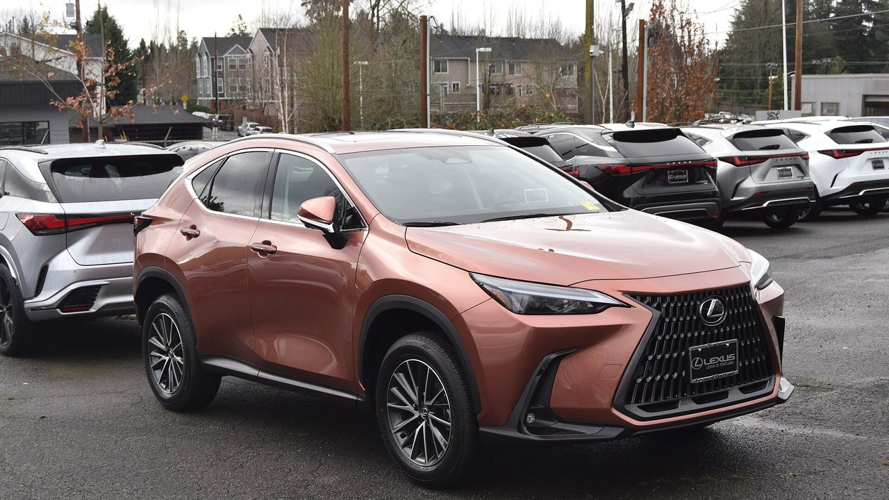 A display fault can hide the oil and coolant warnings on 68,356 Lexus ...