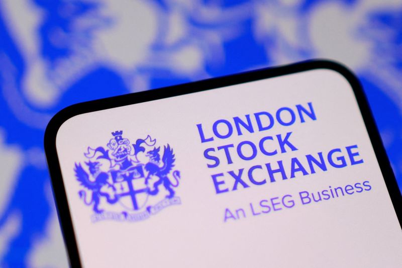 FTSE 100 rises as falling oil prices boost risk appetite