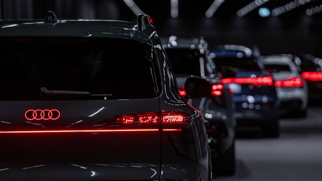 Audi Q9 debuts world's first curved digital OLED rear lights: All you ...