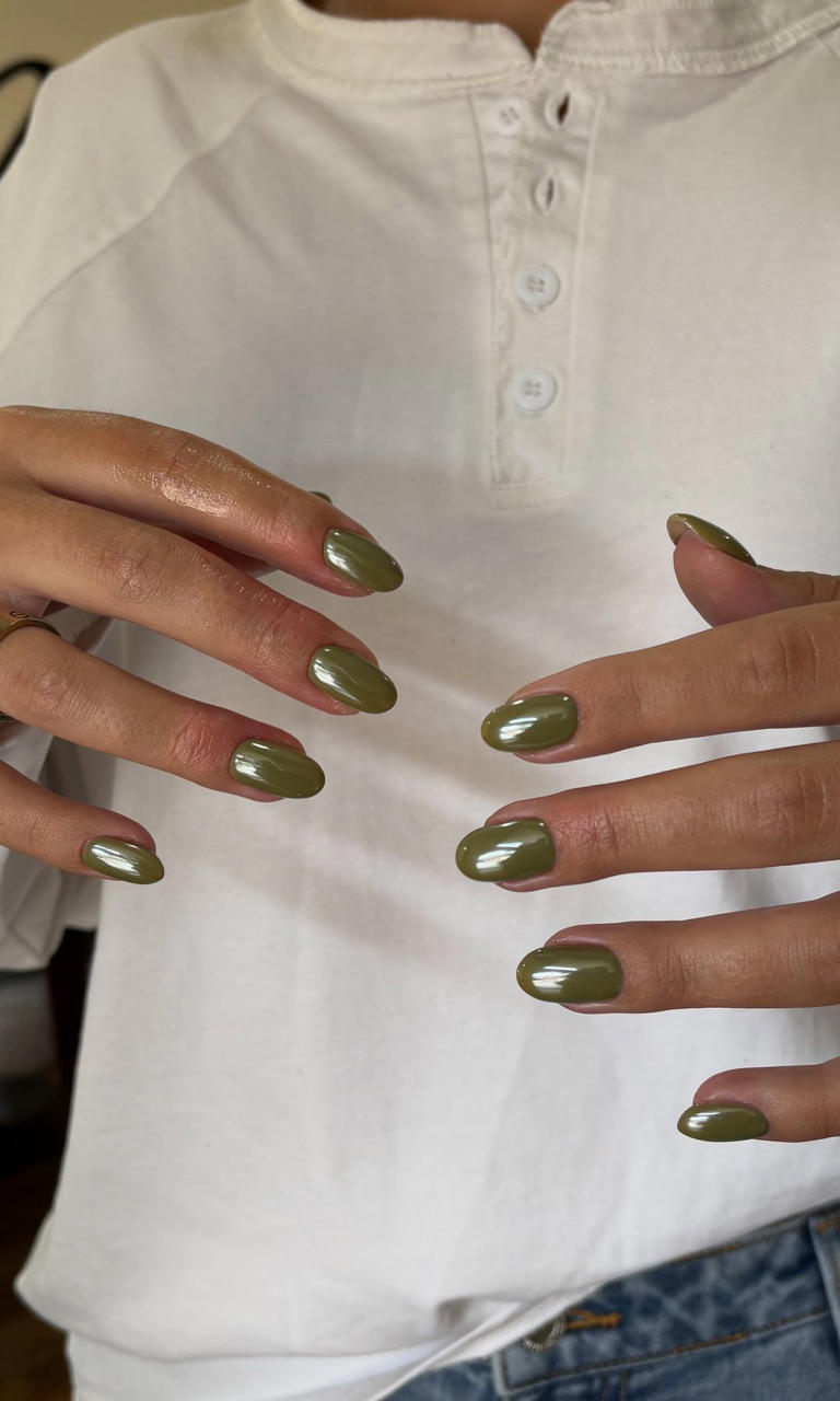 Las 12 manicuras verde oliva más pedidas en los salones este otoño