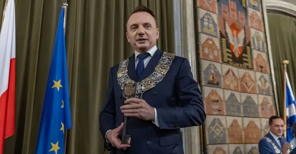 Poruszenie w urzędzie. Łukasz Gibała wprowadza swoje porządki. Nowy ...
